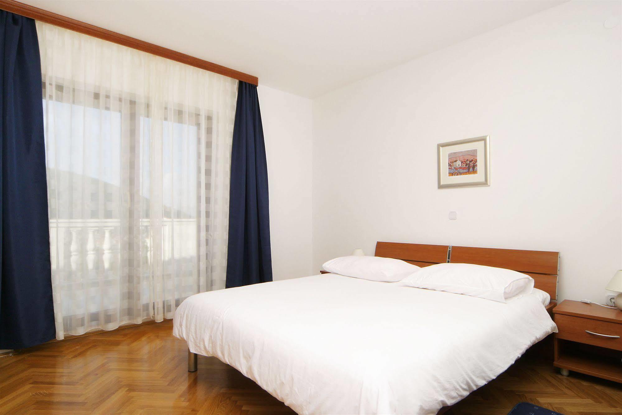 Apartments Pucisca Extérieur photo