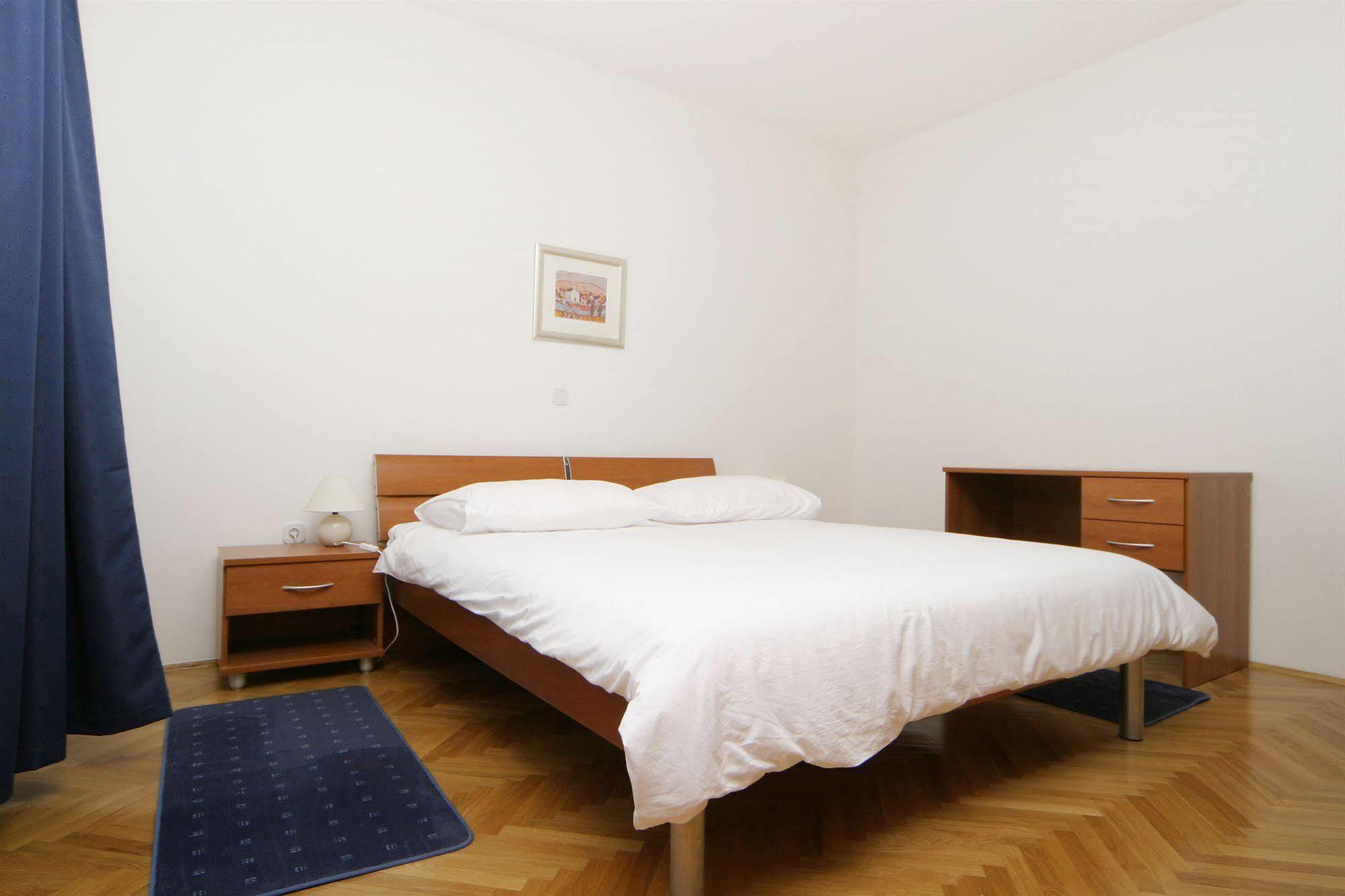 Apartments Pucisca Extérieur photo